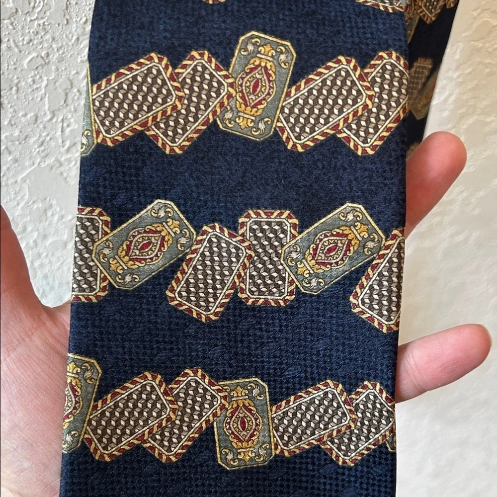 Vintage The Metropolitan Museum of Art 100% Imported Silk Tie
